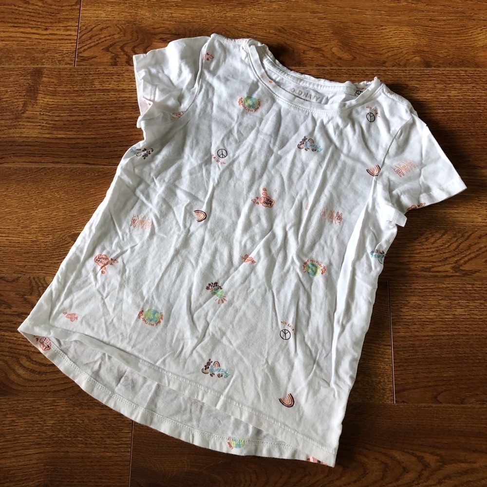 Old Navy softest short sleeve graphic tee in size S (6/7)